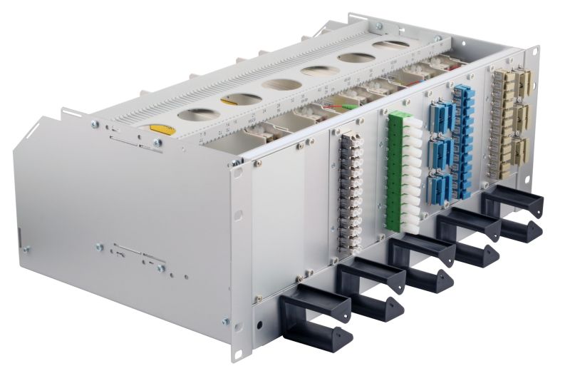 Subrack 4U 84TE/3U maximo 288 fibras con guia y bandeja extraible portacables